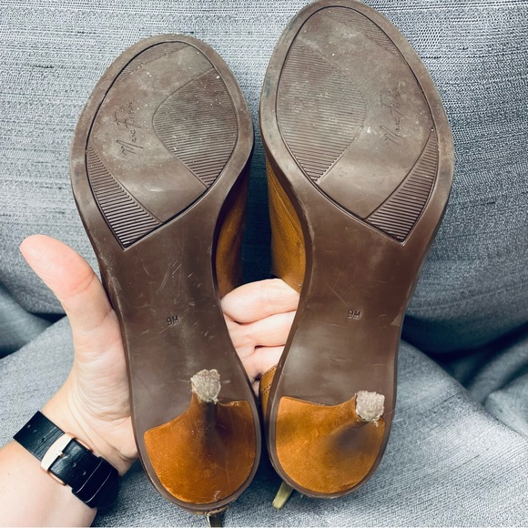 Marc Fisher Brown Cognac Leather Bootie Style Heel Women’s Size 9 - Picture 10 of 10